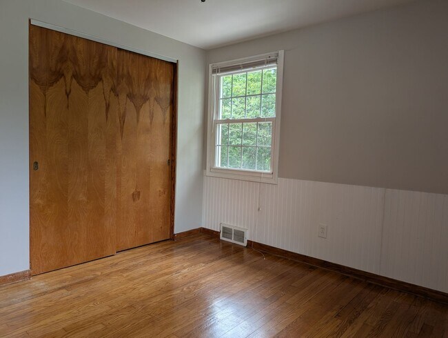 Building Photo - 8983 Highland Dr
