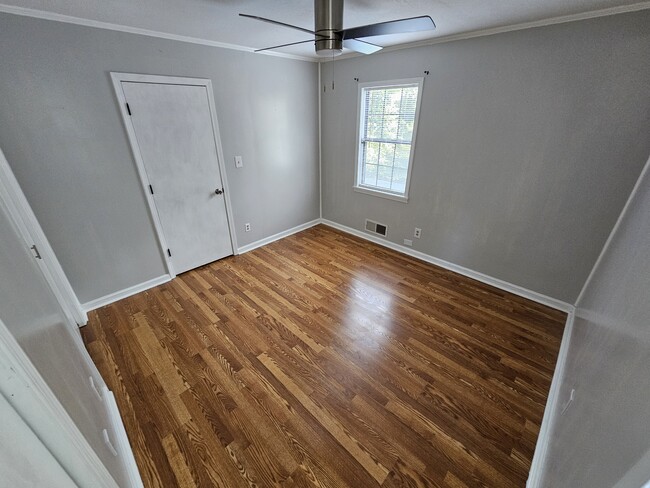 Building Photo - 290 Emerald Dr