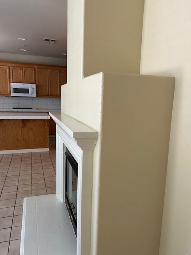 Building Photo - Spacious 4 bedroom, 2.5 Bathroom Available...