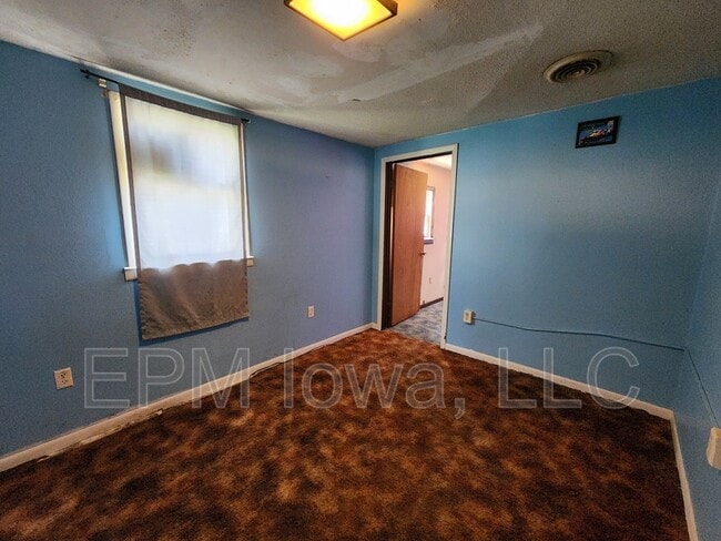 Building Photo - 816 5th Ave NE