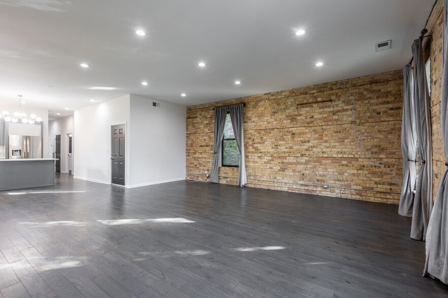 Building Photo - 2701 W Thomas St