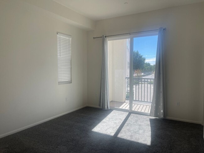 Building Photo - Upgraded & Spacious 4 Bedroom, 3.5 Bathroom Home