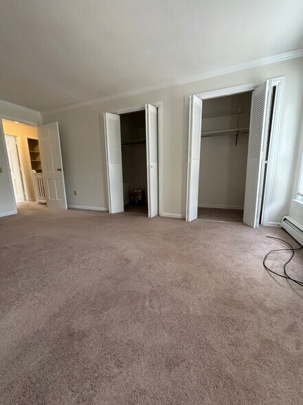 Master w/2 large closets - 43 State St