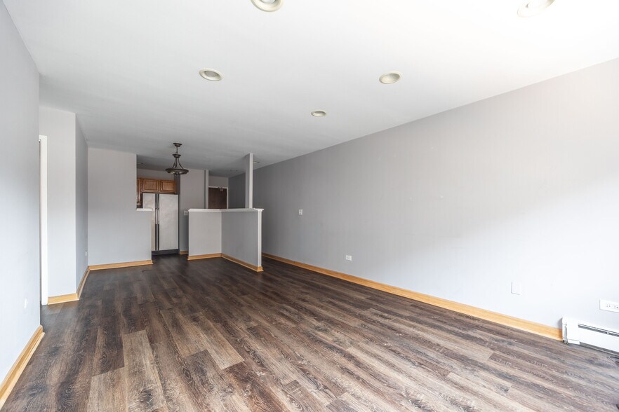 Building Photo - 607 W Wrightwood Ave