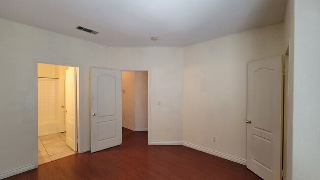 Building Photo - 5525 W Flamingo Rd