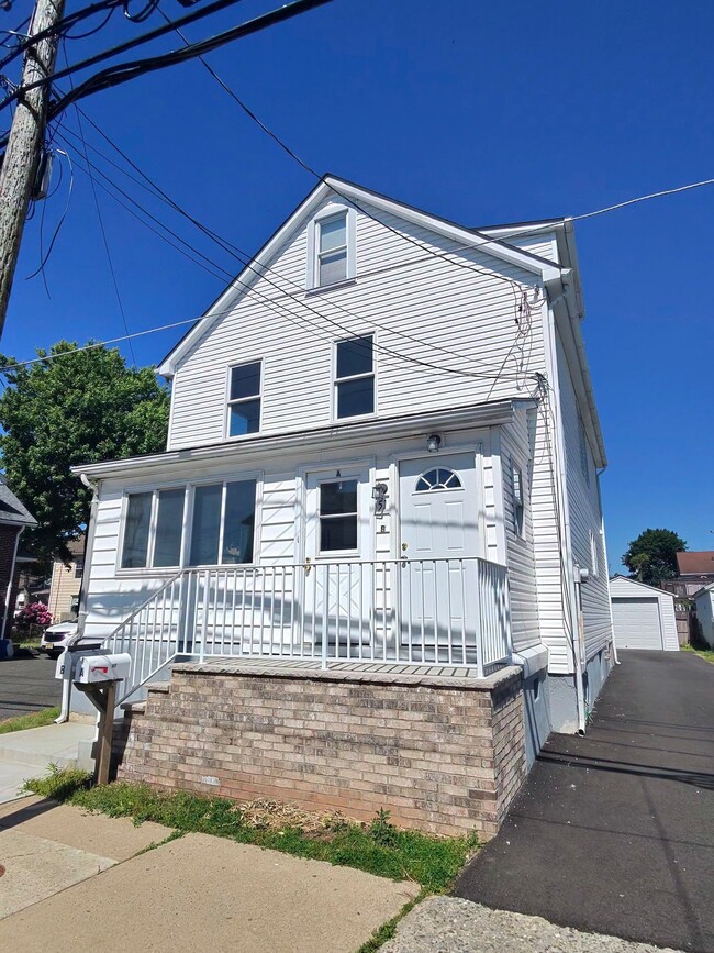 Building Photo - 51 Gladys Ave