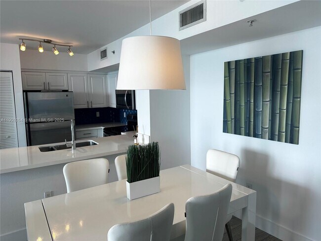 Building Photo - 90 Alton Rd