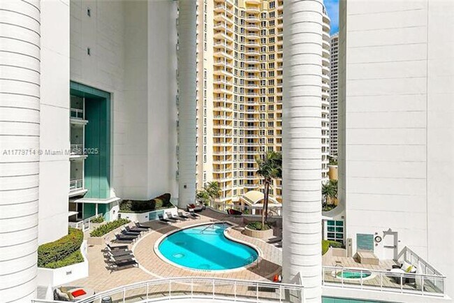 Building Photo - 900 Brickell Key Blvd