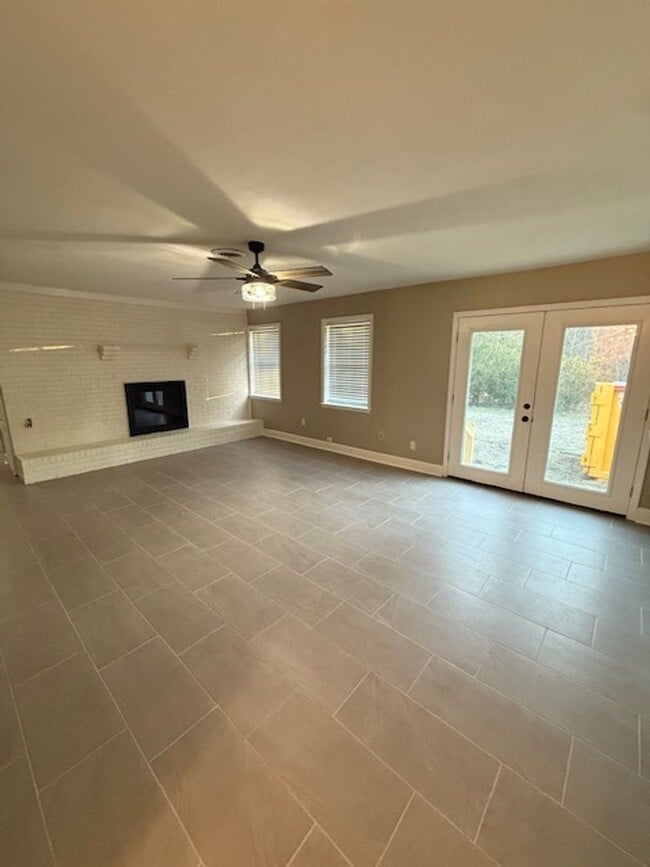 Building Photo - Renovated 3 Bedroom 2 Bath Home on 2 Acres!