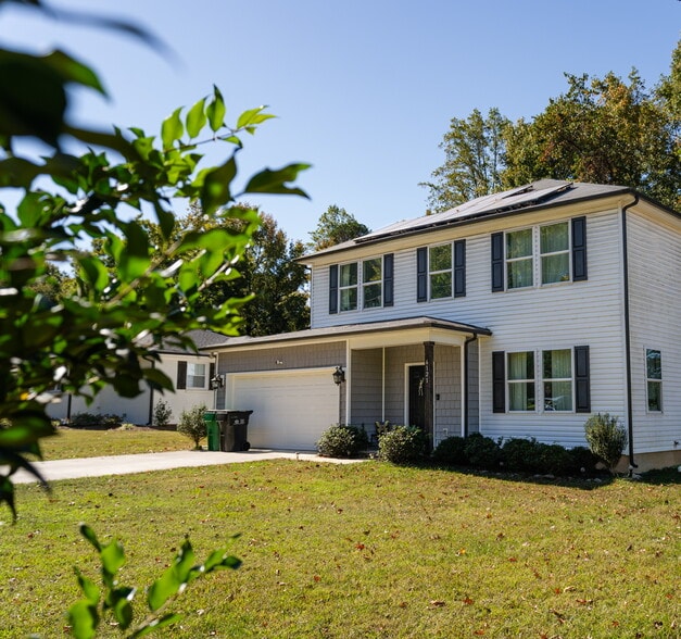 Primary Photo - 6121 King George Dr