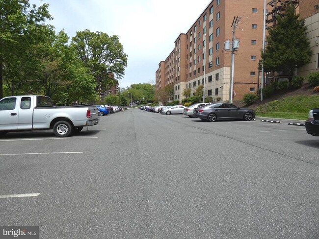 Building Photo - 1300 S Arlington Ridge Rd