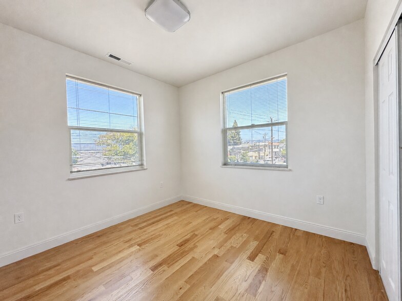 Building Photo - 1506 Lincoln Ave