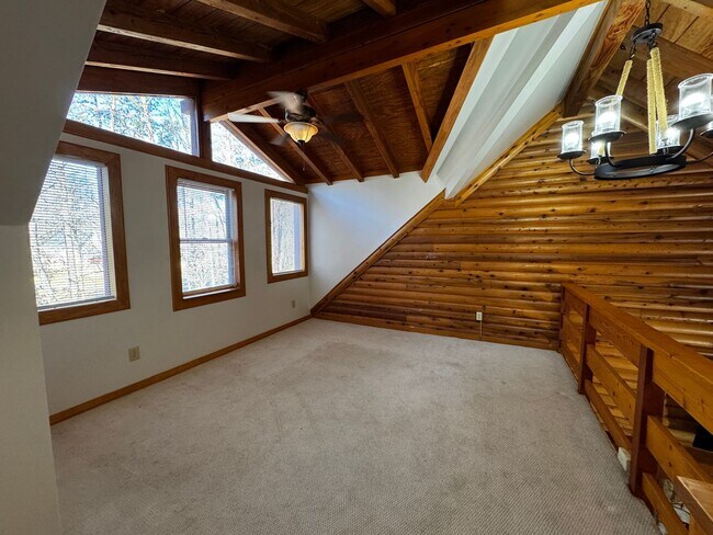 Building Photo - 257 Kim St