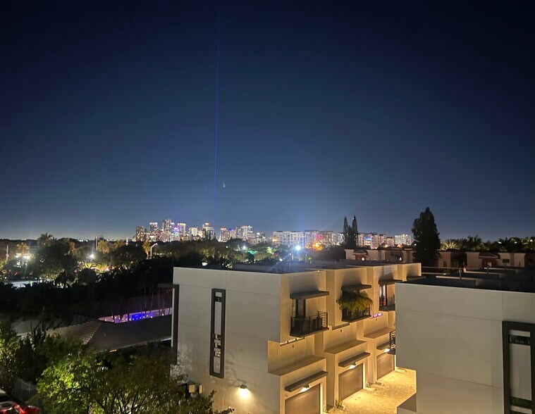 Building Photo - 1045 NE 18th Ave