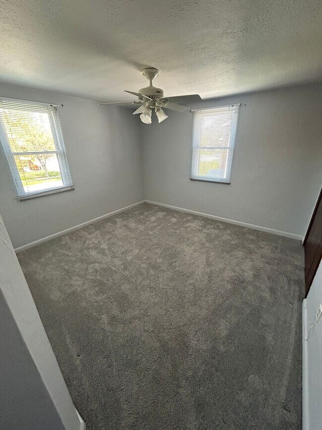 Building Photo - 3 BED 2 BATH SINGLE FAMILY HOME IN EUCLID!