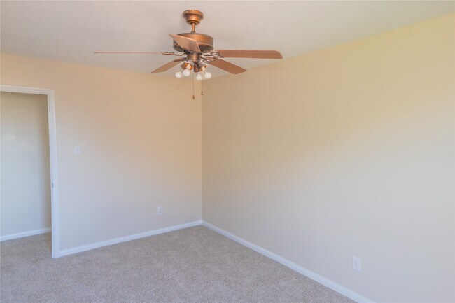 Building Photo - 5123 Harbor Palm Dr