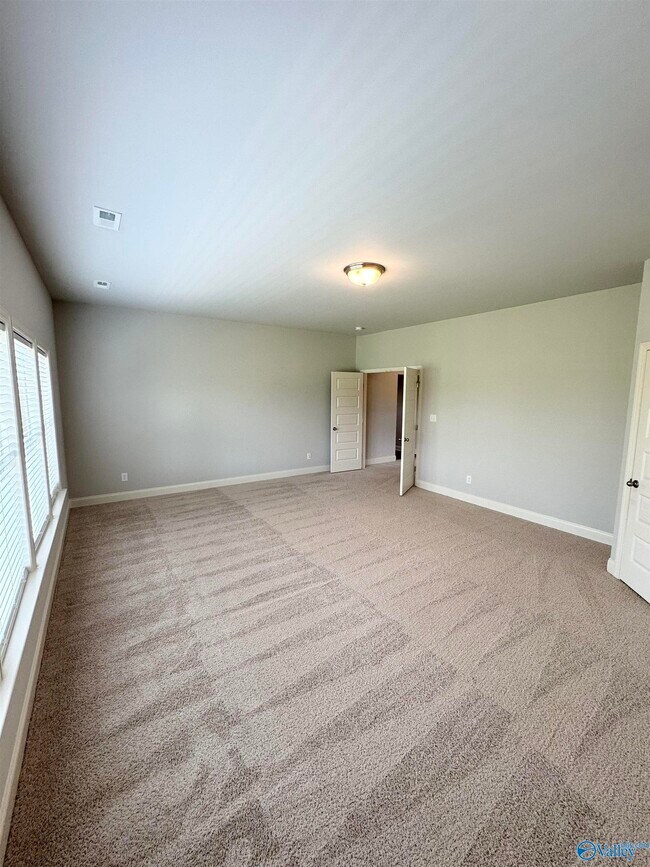 Building Photo - 4323 Flint Dr SE