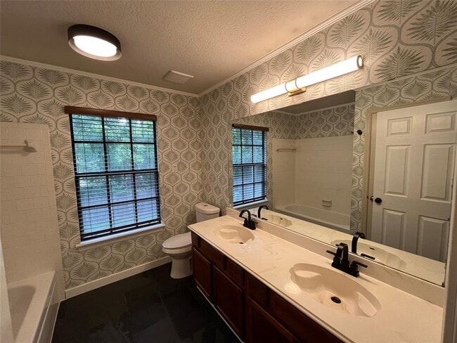 Building Photo - 5622 Maple Square Dr