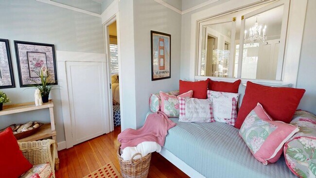 Building Photo - A Timeless Coronado Beach Cottage