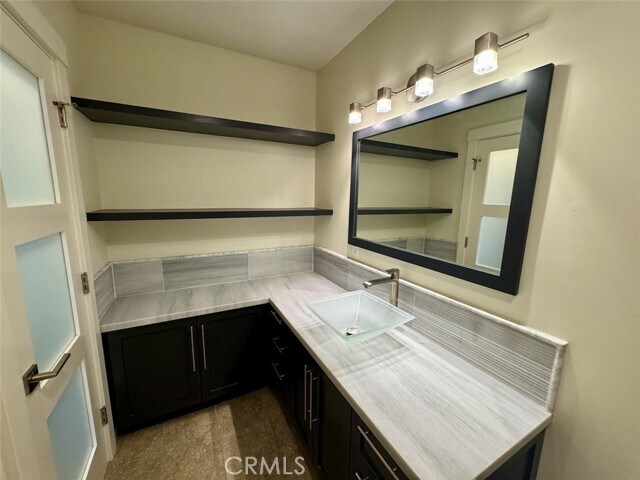 Building Photo - 2745 Temple Hills Dr