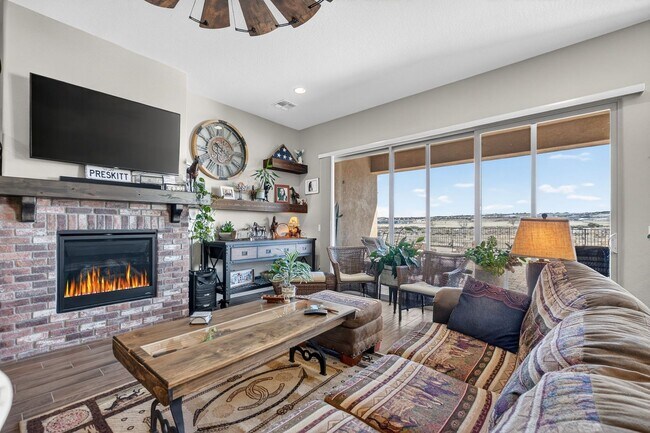 Building Photo - Walden Farms home with a great relaxing backyard!