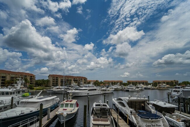 Building Photo - 2601 Marina Isle Way