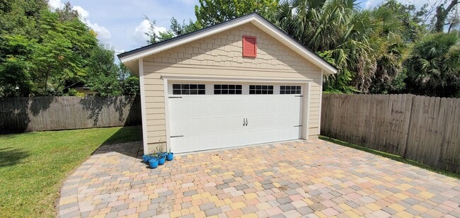 Building Photo - Newer Construction in Avondale!