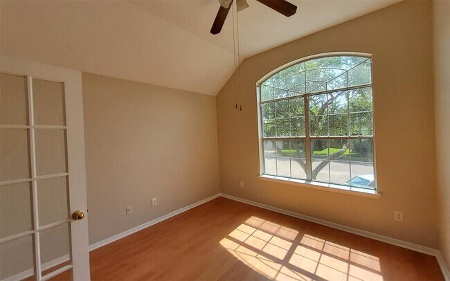 Building Photo - 2707 Sun Beam Ct