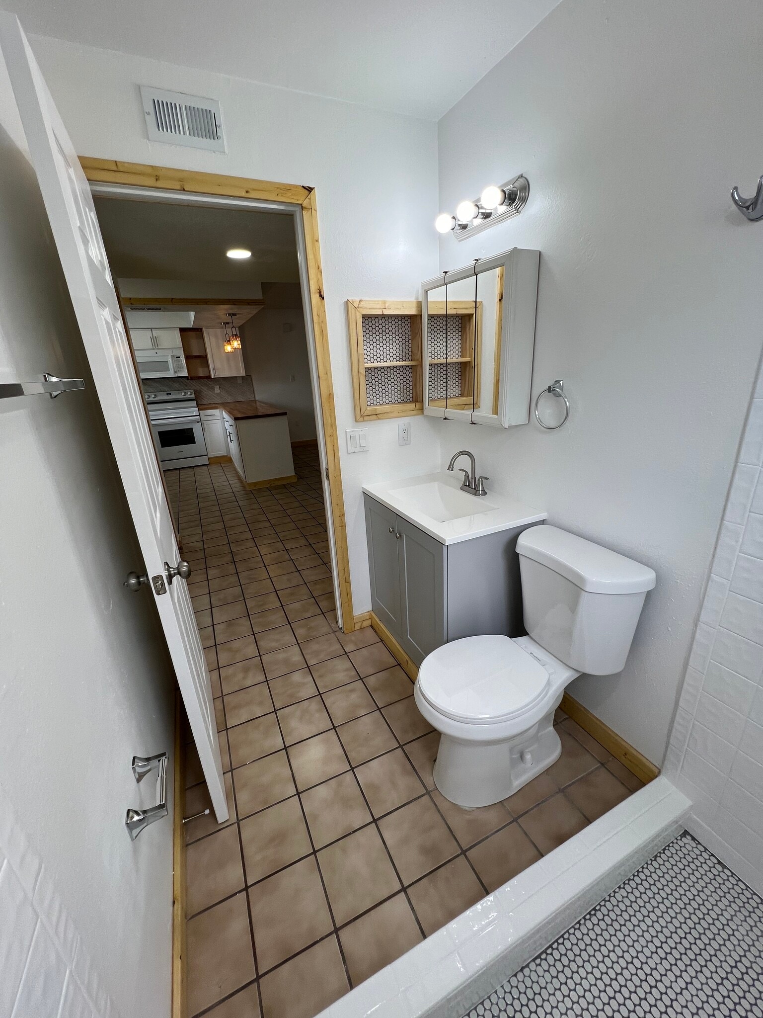 Building Photo - 917 Royal Palm Dr