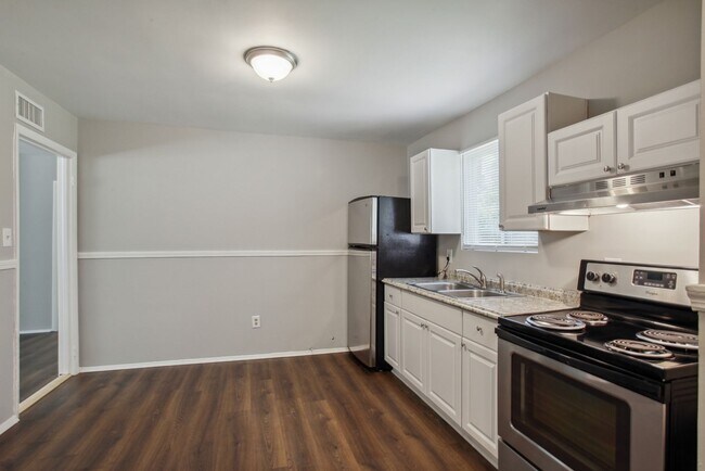 Building Photo - Large 3BR/1BA Eastside Savannah Home For Rent