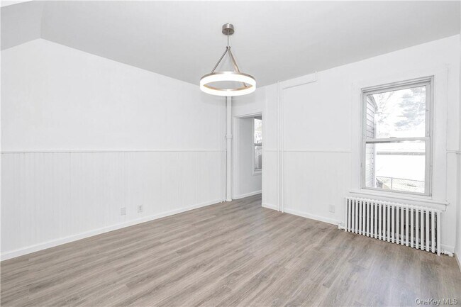 Building Photo - 107 School St