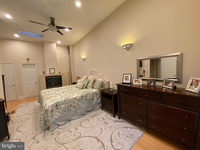 Building Photo - 19 T St NE