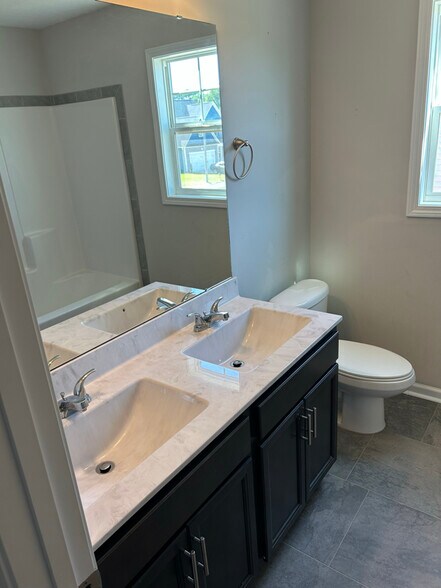 Building Photo - 512 Loom Dr