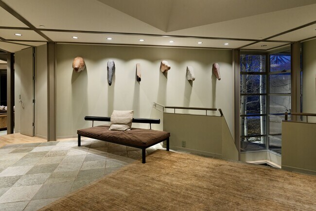 Building Photo - 821 Cluny Rd