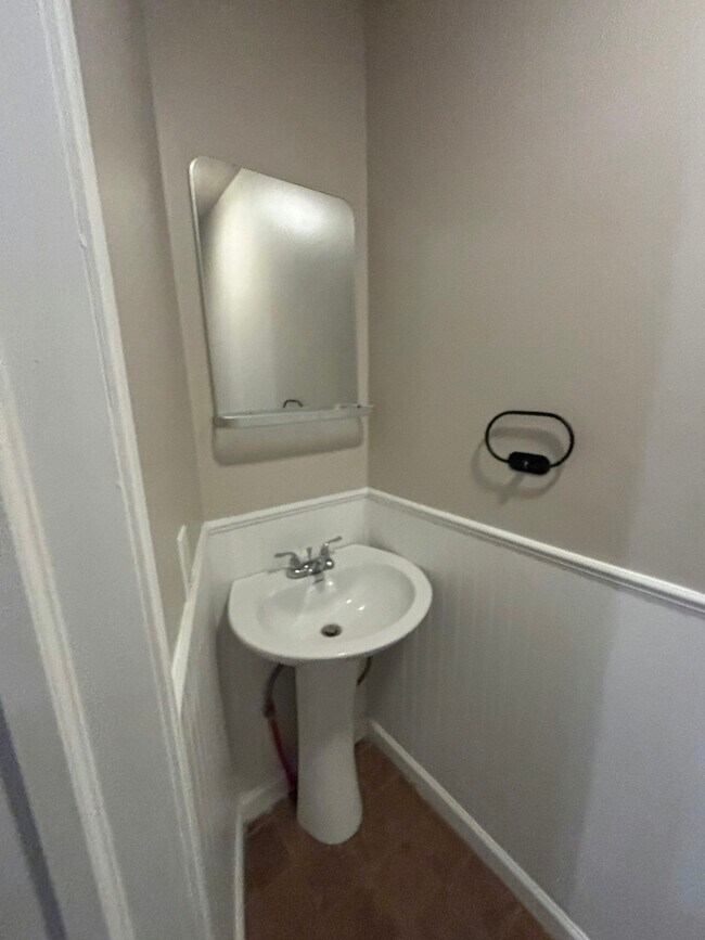 Building Photo - 165 Sharpe St