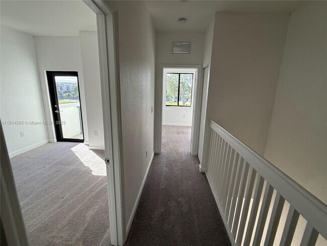 Building Photo - 685 NE 208th Terrace