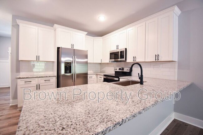 Building Photo - 3036 Candlelight Dr