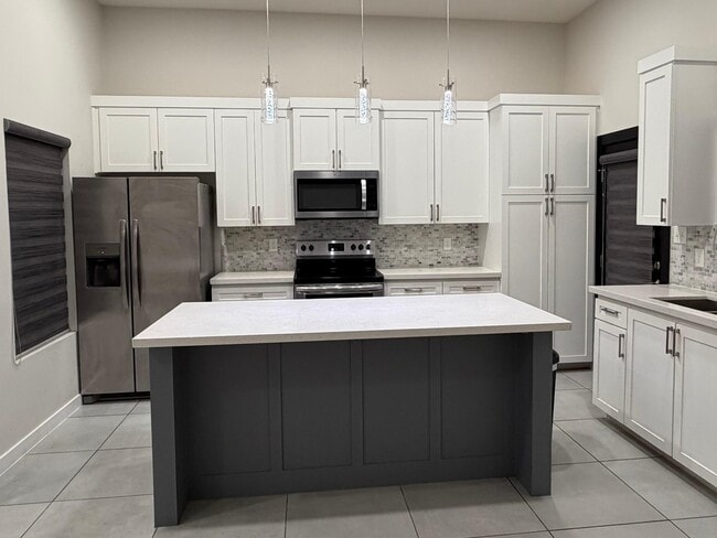 Building Photo - 1717 Fresnillo Dr