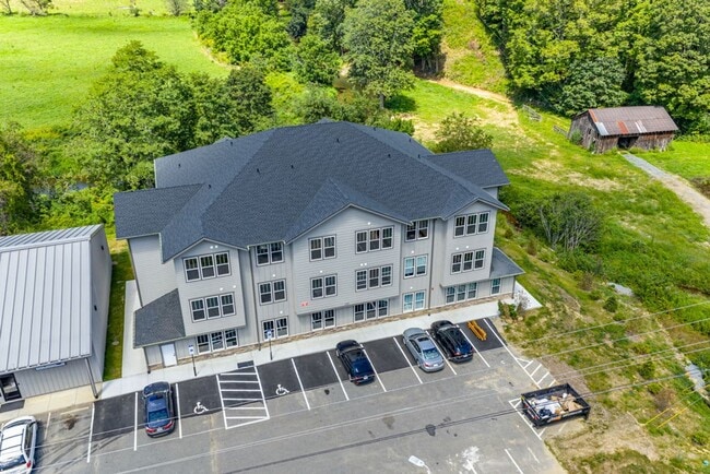 Interior Photo - Willa Mountain Apartments