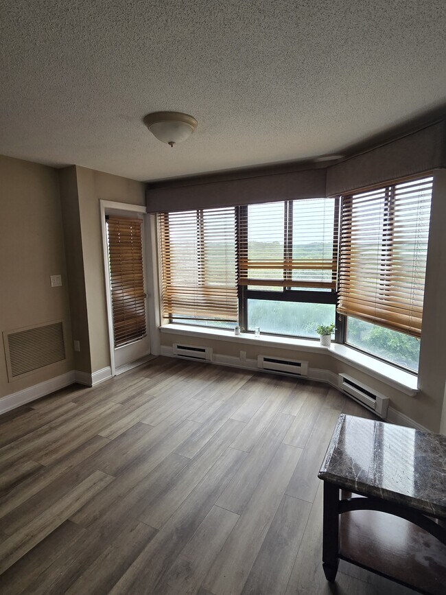 Building Photo - 200 Burkhall St