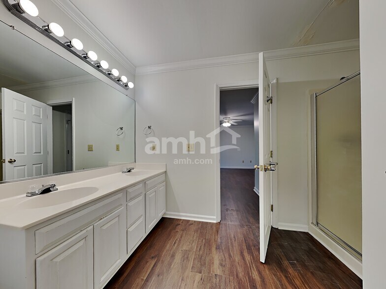 Building Photo - 5512 Westerborne Dr