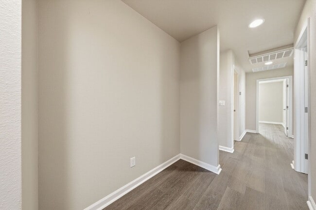 Building Photo - 669 Mission De Oro Dr