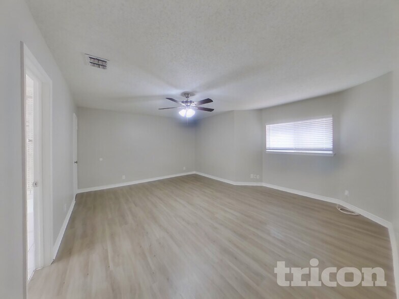 Building Photo - 6934 Sunshine Tree Dr