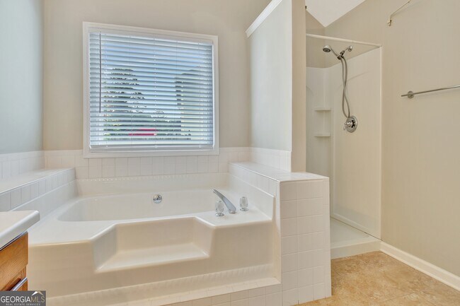 Building Photo - 303 Calgary Dr