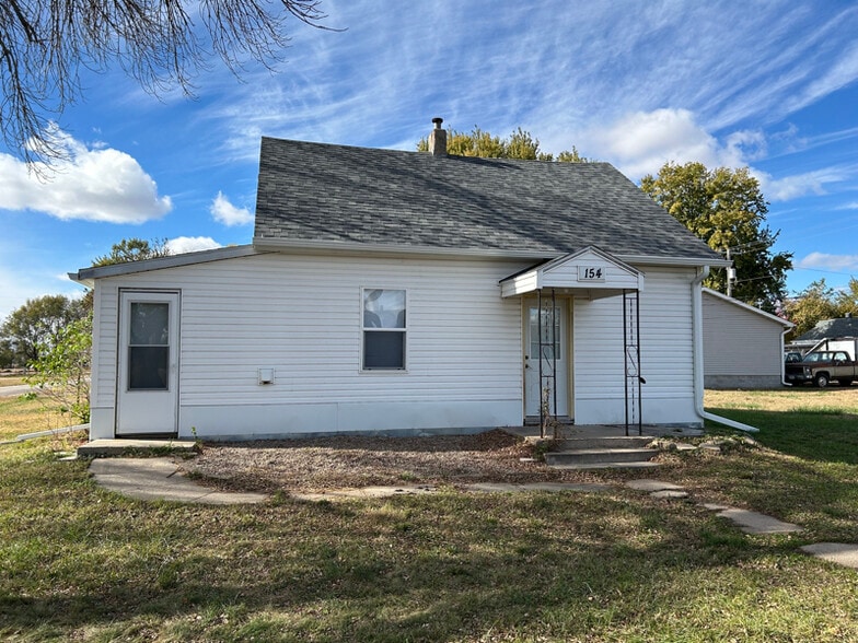 Building Photo - 154 Robley St