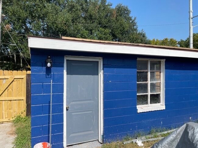 Building Photo - 801 Rockefeller St