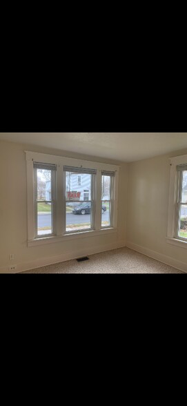 Building Photo - 216 W Evers Ave