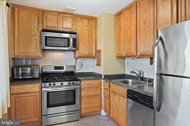 Building Photo - 4106 Mangalore Dr