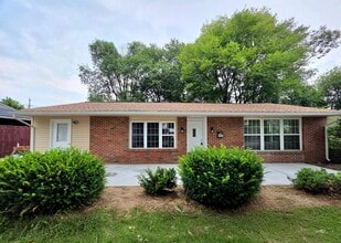 Building Photo - 127 Kenmar Dr