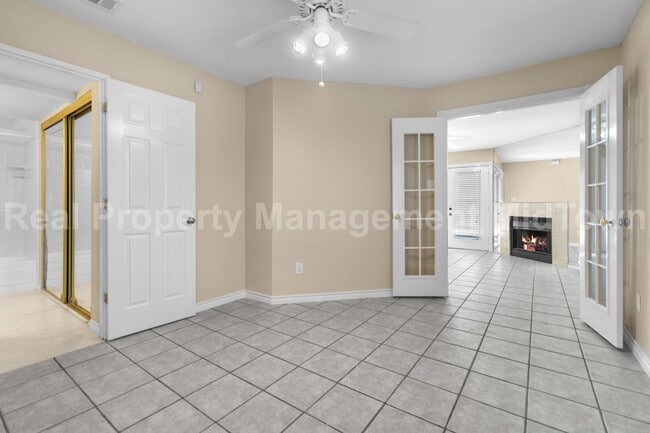 Building Photo - Cozy One-Bedroom Townhome in Prime Arlingt...